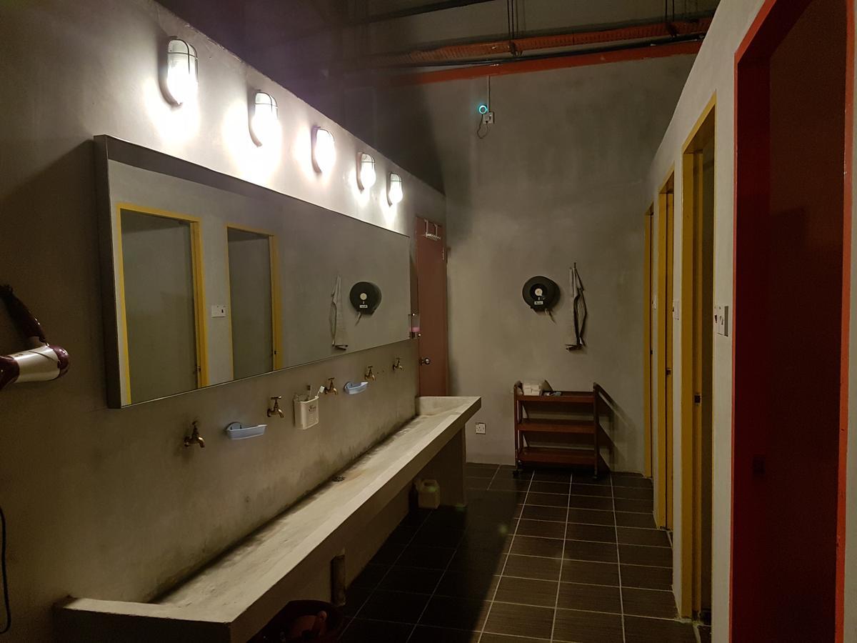 Skypod Boutique Hostel Кота-Кінабалу Екстер'єр фото