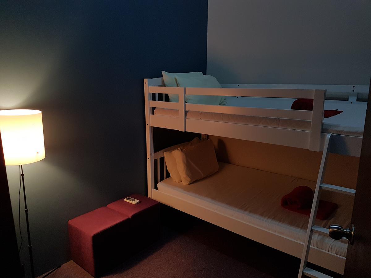 Skypod Boutique Hostel Кота-Кінабалу Екстер'єр фото
